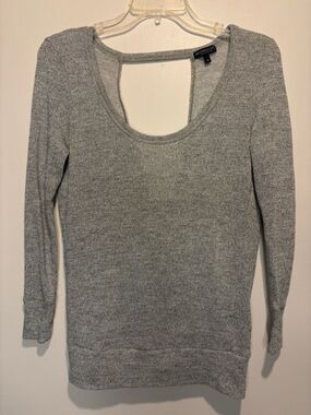 Beyond Yoga Cut Out V Drape Back Detail Long Sleeve Metallic Gold Cream Size XS